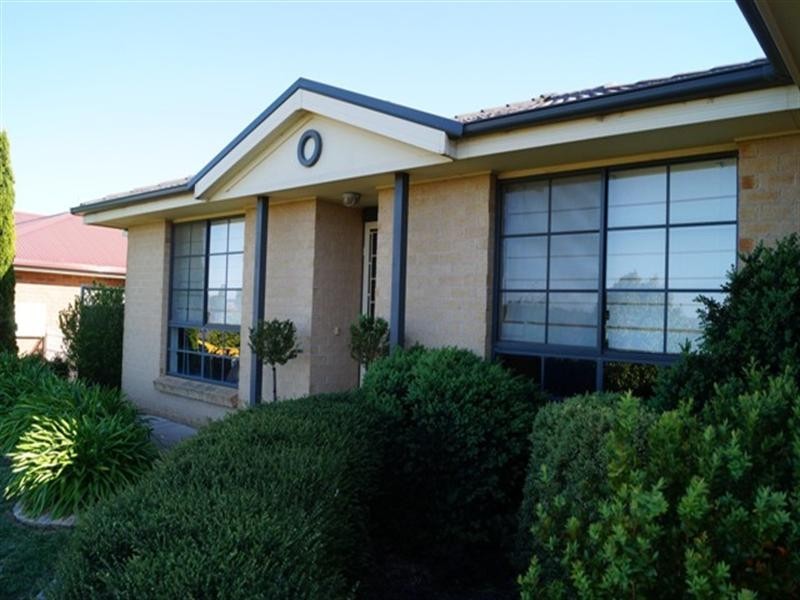 32 Quinlan Run, Orange NSW 2800