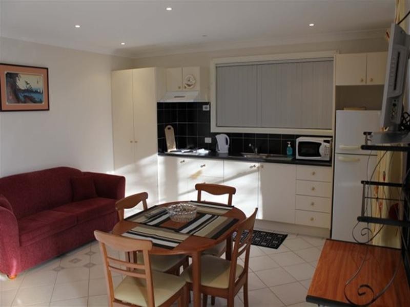 8 Kylie Circuit, Orange NSW 2800