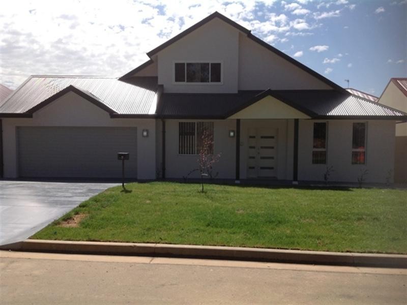 Unit 2/19 Moonstone Drive, Orange NSW 2800