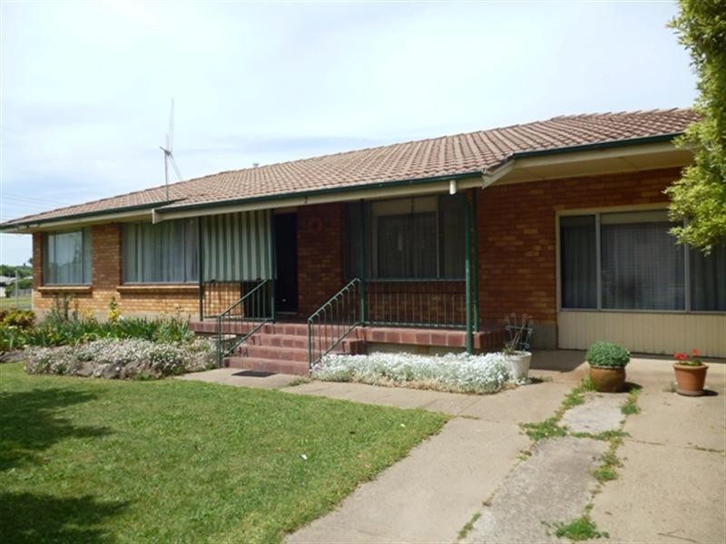 2 Caleula Place, Orange NSW 2800