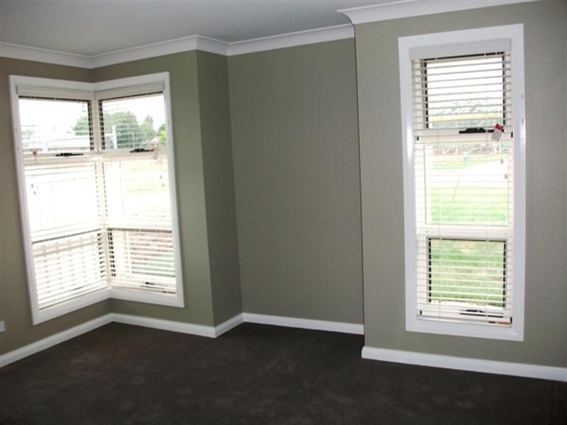 16 Robinson Court, Orange NSW 2800