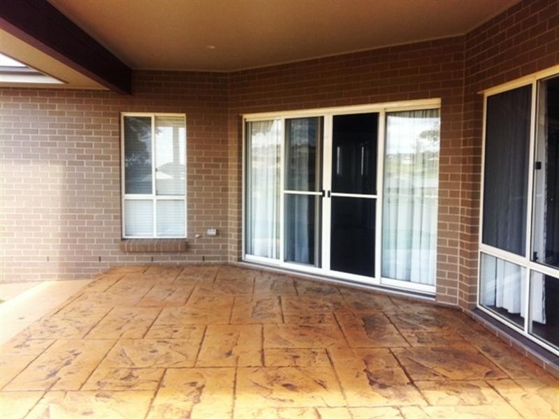 16 Robinson Court, Orange NSW 2800