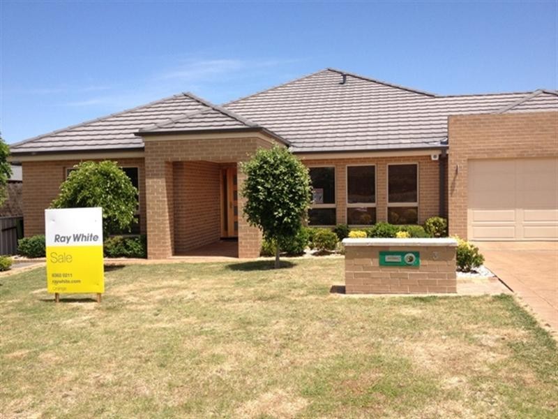 3 Botanic Way, Orange NSW 2800