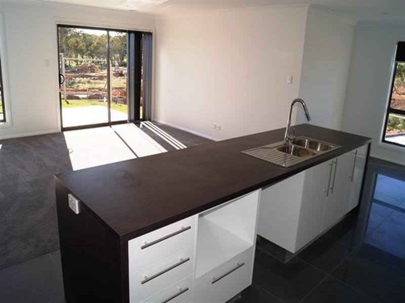 16 Downey Crescent, Orange NSW 2800