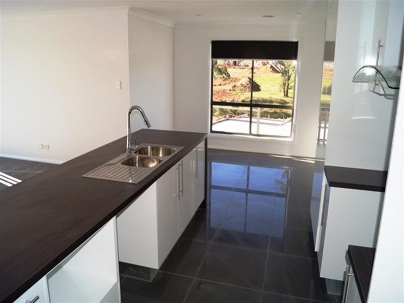 16 Downey Crescent, Orange NSW 2800