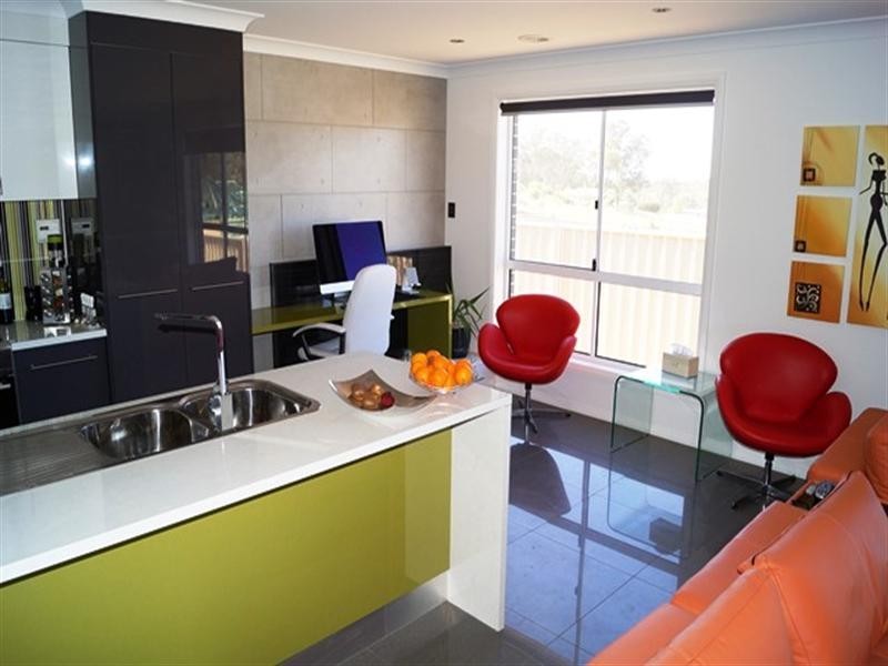 10 Dimboola Way, Orange NSW 2800