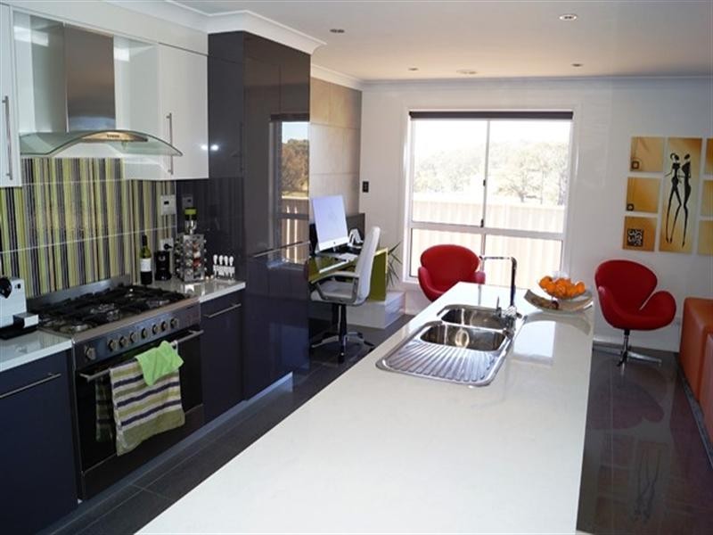 10 Dimboola Way, Orange NSW 2800