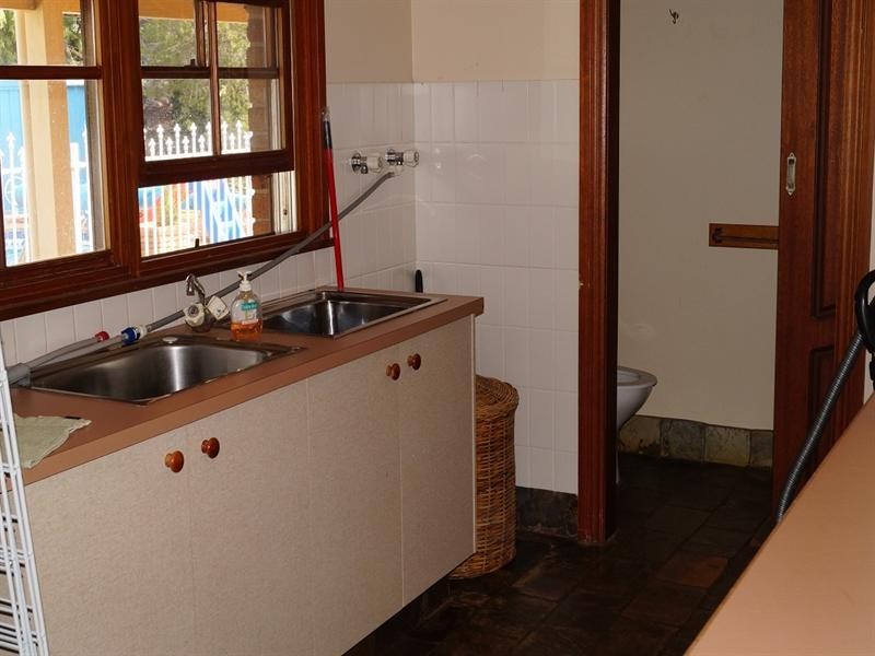 11 Borrodell Drive, Orange NSW 2800