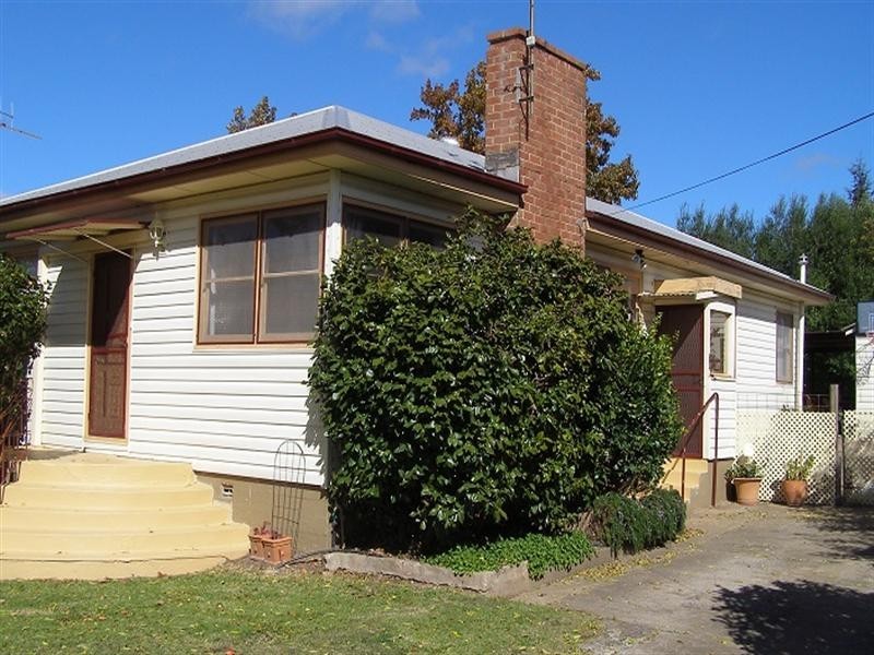 11 Burrendong Way, Orange NSW 2800