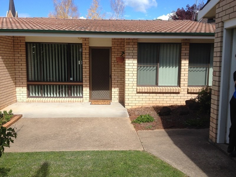 Unit 3/2 Stibbards Lane, Orange NSW 2800