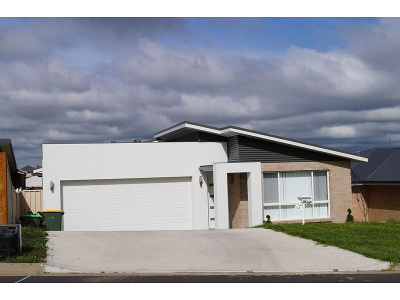 54 Botanic Way, Orange NSW 2800