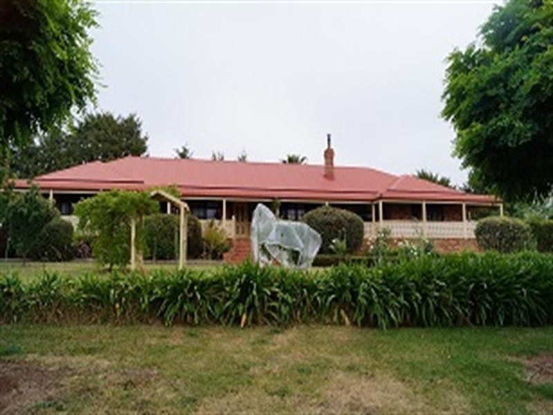 11 Borrodell Drive, Orange NSW 2800