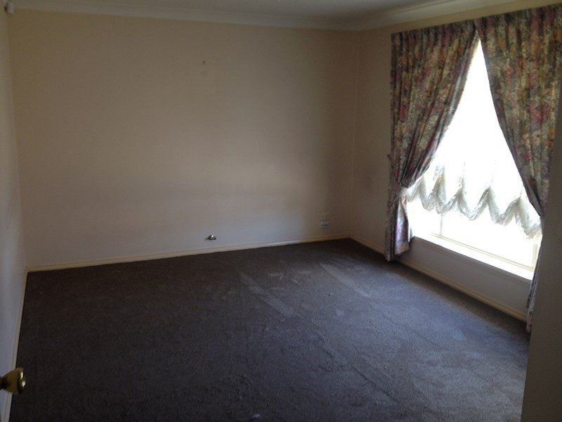 9 Orchard Grove, Orange NSW 2800