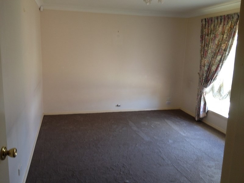 9 Orchard Grove, Orange NSW 2800