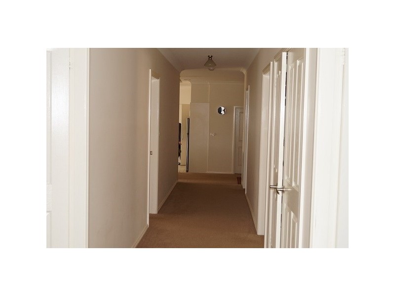 8 Valencia Drive, Orange NSW 2800