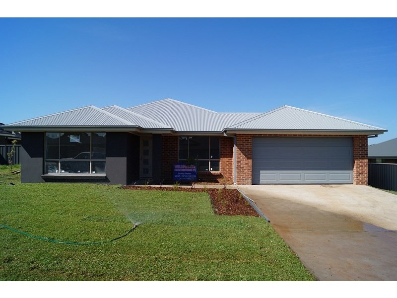 23 Molloy Drive, Orange NSW 2800