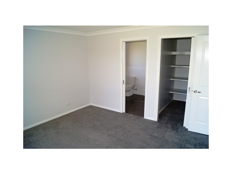 23 Molloy Drive, Orange NSW 2800