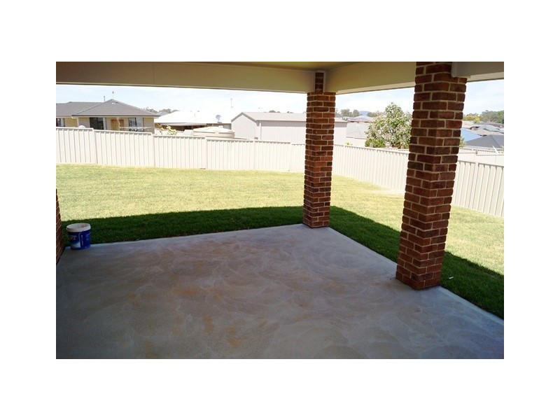 23 Molloy Drive, Orange NSW 2800