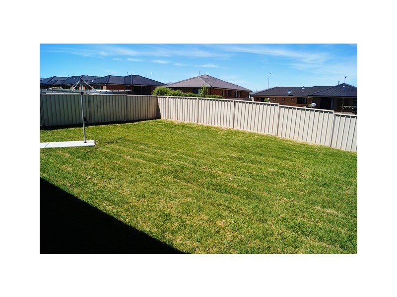 23 Molloy Drive, Orange NSW 2800