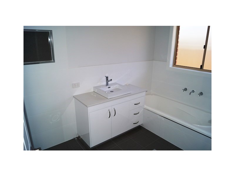 23 Molloy Drive, Orange NSW 2800