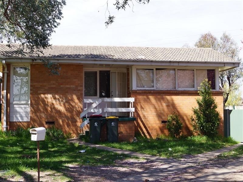 8 Algona Crescent, Orange NSW 2800