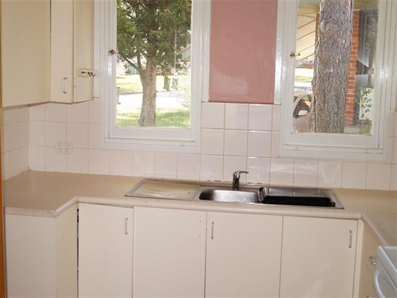 8 Algona Crescent, Orange NSW 2800