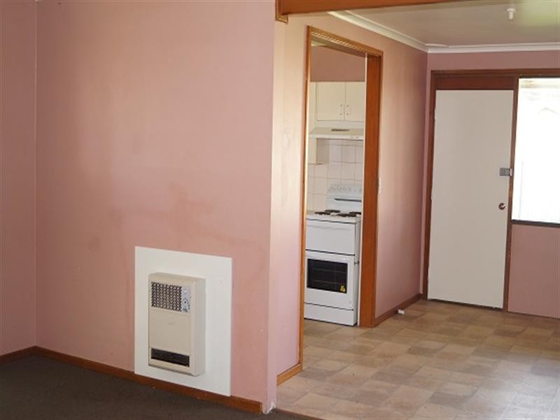 8 Algona Crescent, Orange NSW 2800