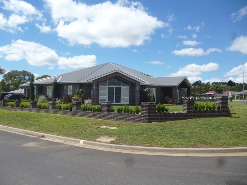 32 Moonstone Drive, Orange NSW 2800