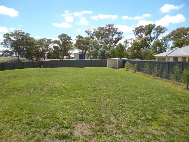 32 Moonstone Drive, Orange NSW 2800