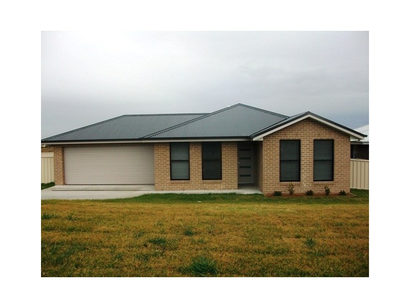 60 Botanic Way, Orange NSW 2800