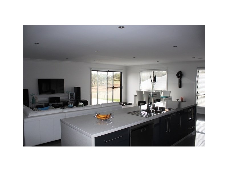 18 Downey Crescent, Orange NSW 2800