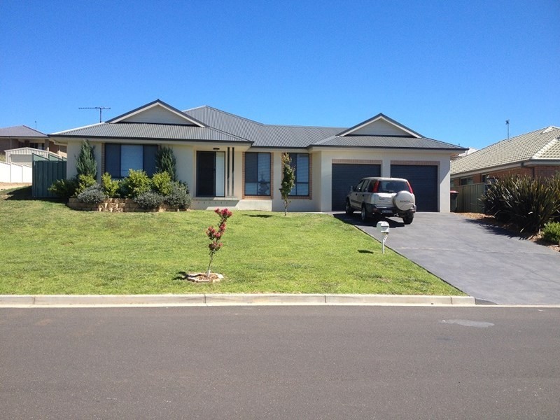 10 Quinlan Run, Orange NSW 2800