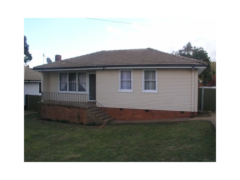 171 Lone Pine Avenue, Orange NSW 2800