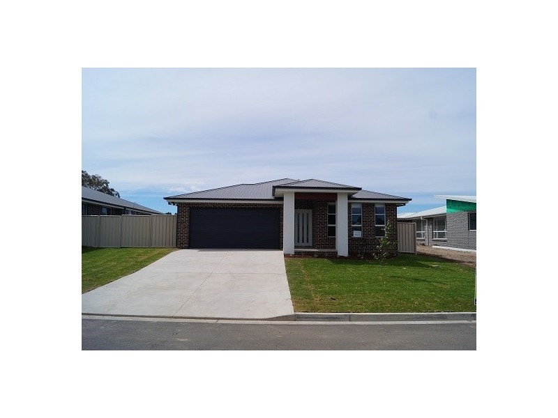 218 Molloy Drive, Orange NSW 2800