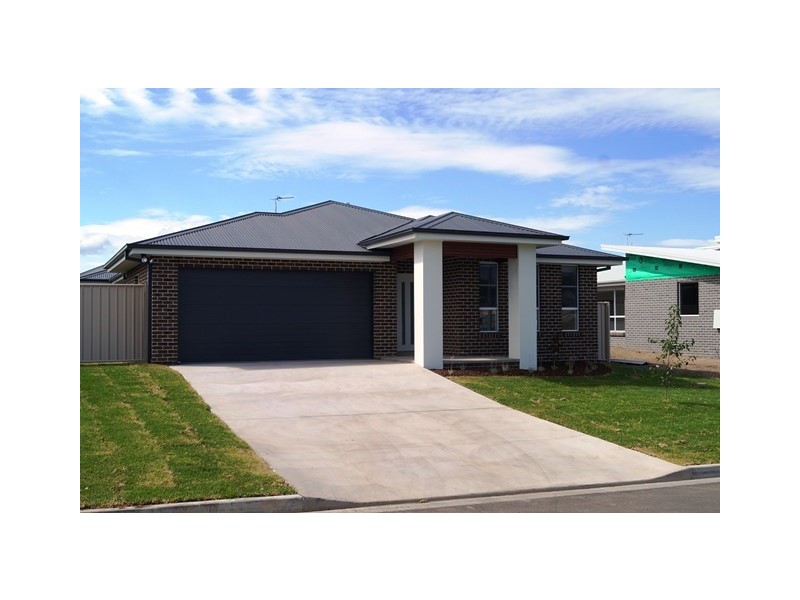 218 Molloy Drive, Orange NSW 2800