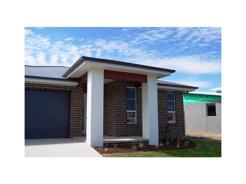 218 Molloy Drive, Orange NSW 2800