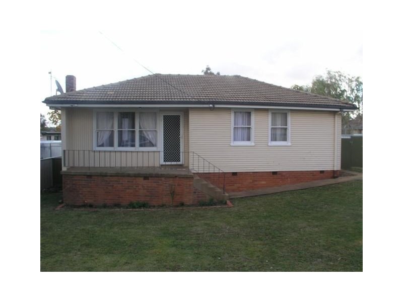 171 Lone Pine Avenue, Orange NSW 2800