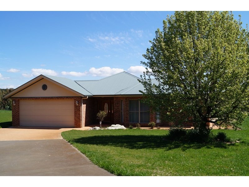 15 The Waterway, Orange NSW 2800