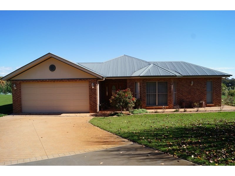15 The Waterway, Orange NSW 2800