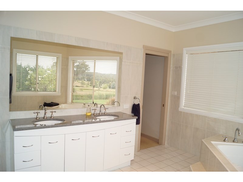 15 The Waterway, Orange NSW 2800