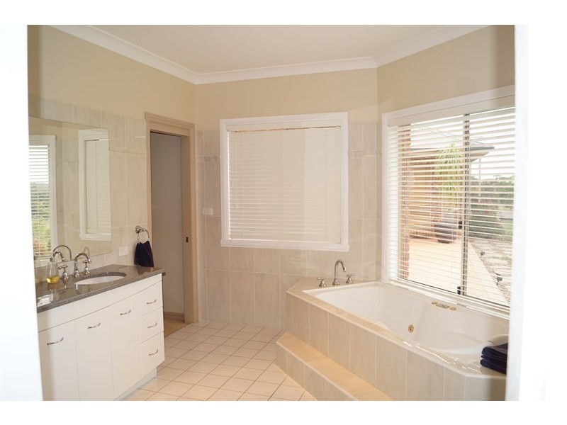 15 The Waterway, Orange NSW 2800