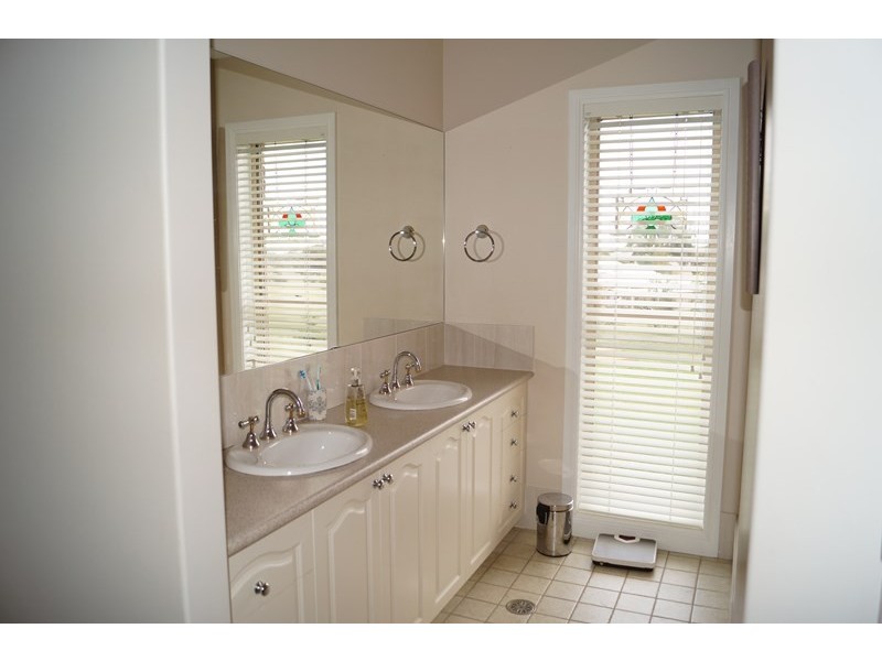 15 The Waterway, Orange NSW 2800