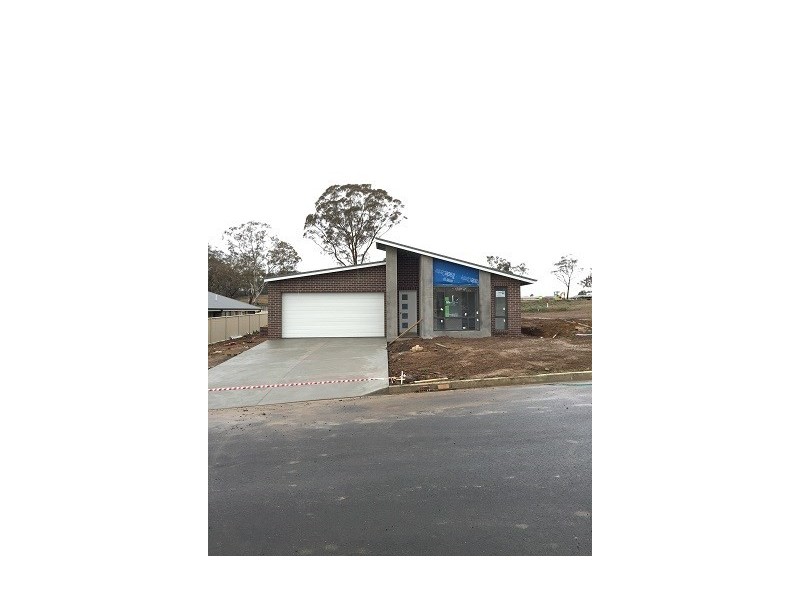 304 William Maker Drive, Orange NSW 2800