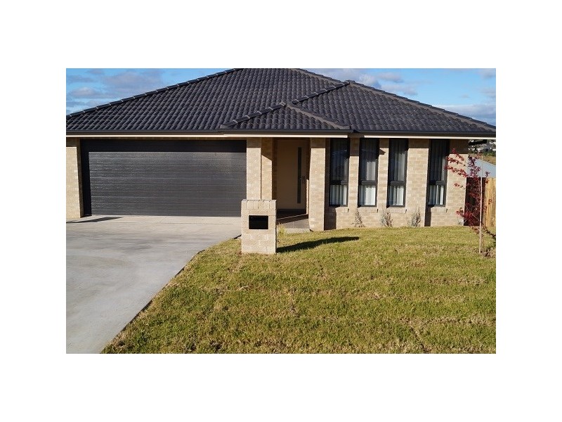 2 Dimboola Way, Orange NSW 2800