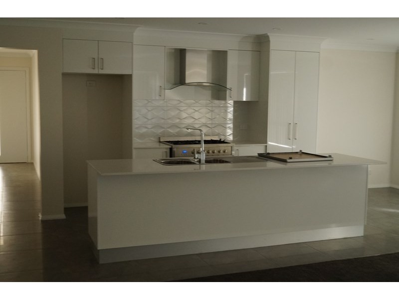 2 Dimboola Way, Orange NSW 2800