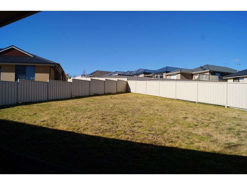 16 Begonia Place, Orange NSW 2800