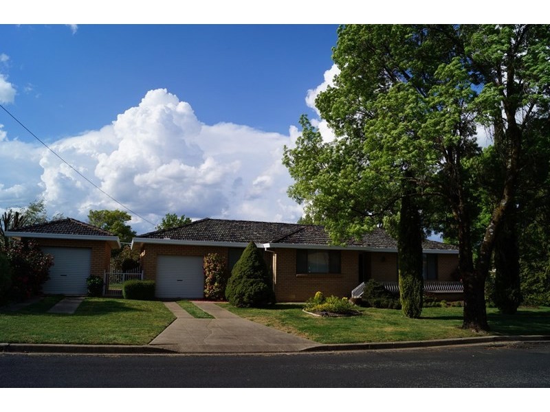 12 James Cook Crescent, Orange NSW 2800