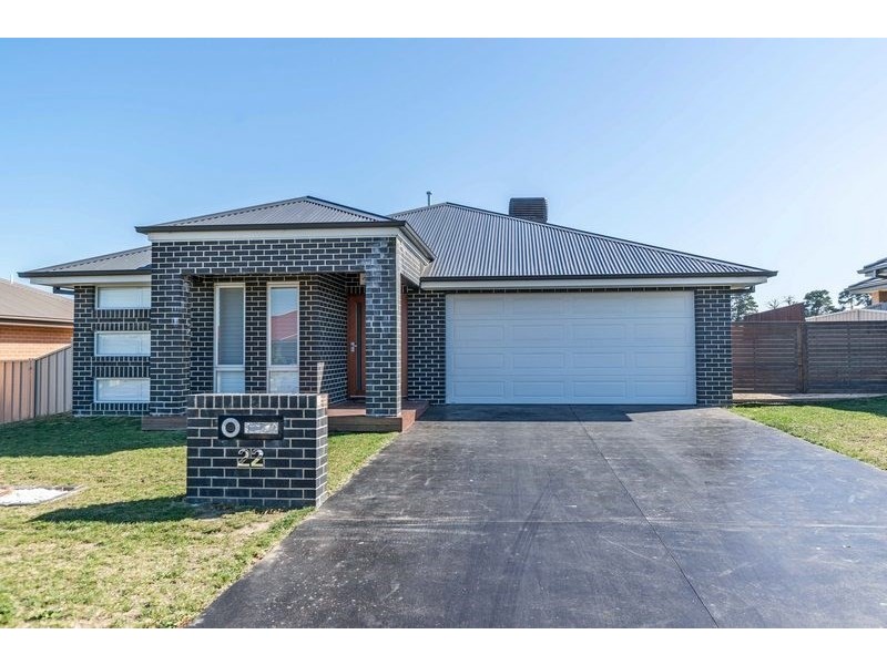 22 Molloy Drive, Orange NSW 2800