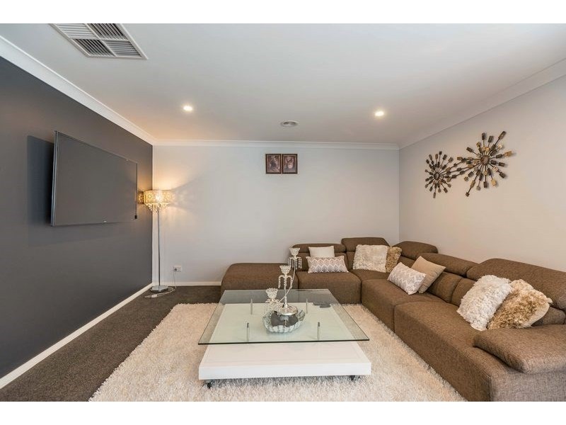 22 Molloy Drive, Orange NSW 2800