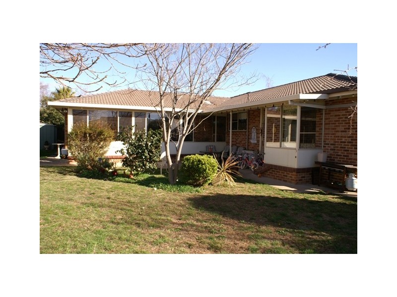 2 Joanne Place, Orange NSW 2800
